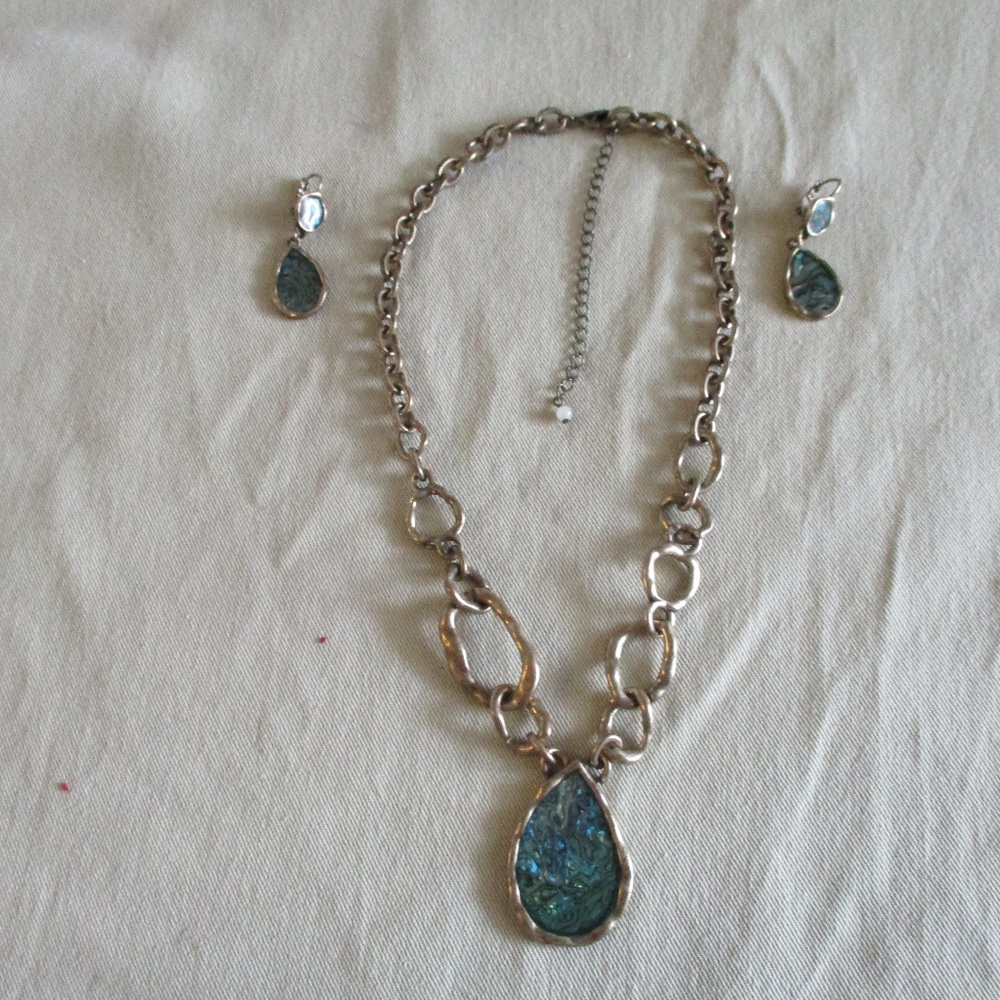 NAQ Necklace Ear Ring Set Dark Mother of Pearl